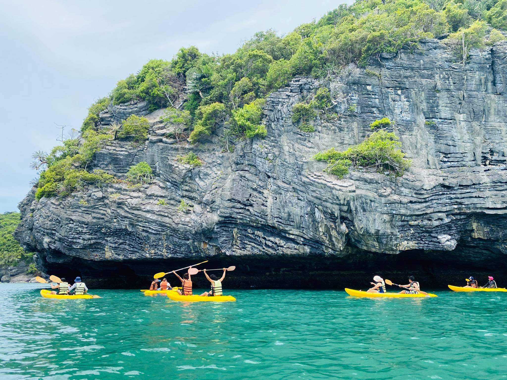 ทัวร์อุทยานแห่งชาติหมู่เกาะอ่างทอง พร้อมกิจกรรมพายเรือคายัค โดยเรือ