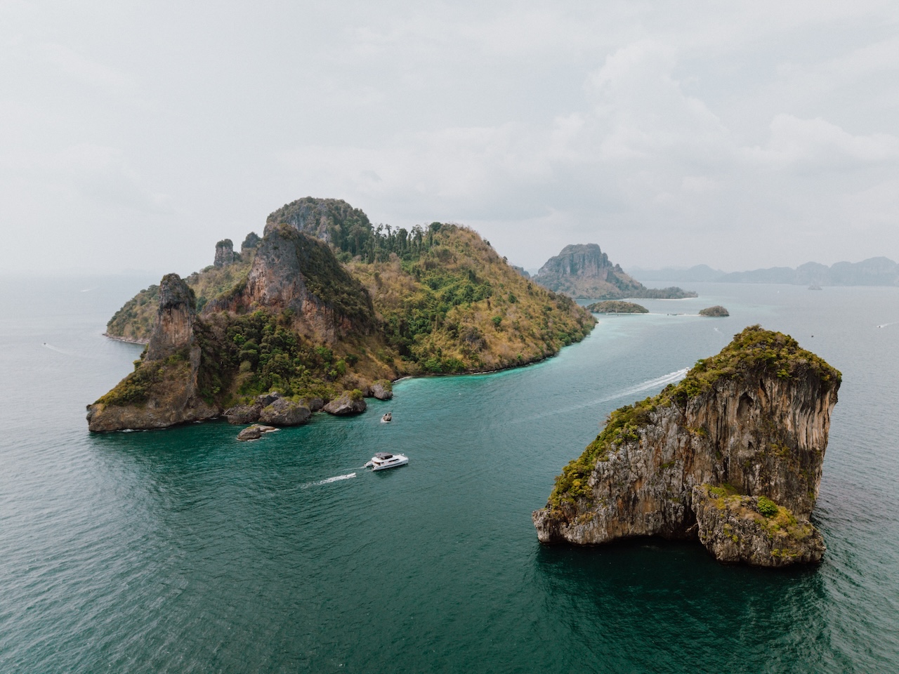 Krabi: 4 Island Premium Yacht with Snorkeling & Clear Kayak