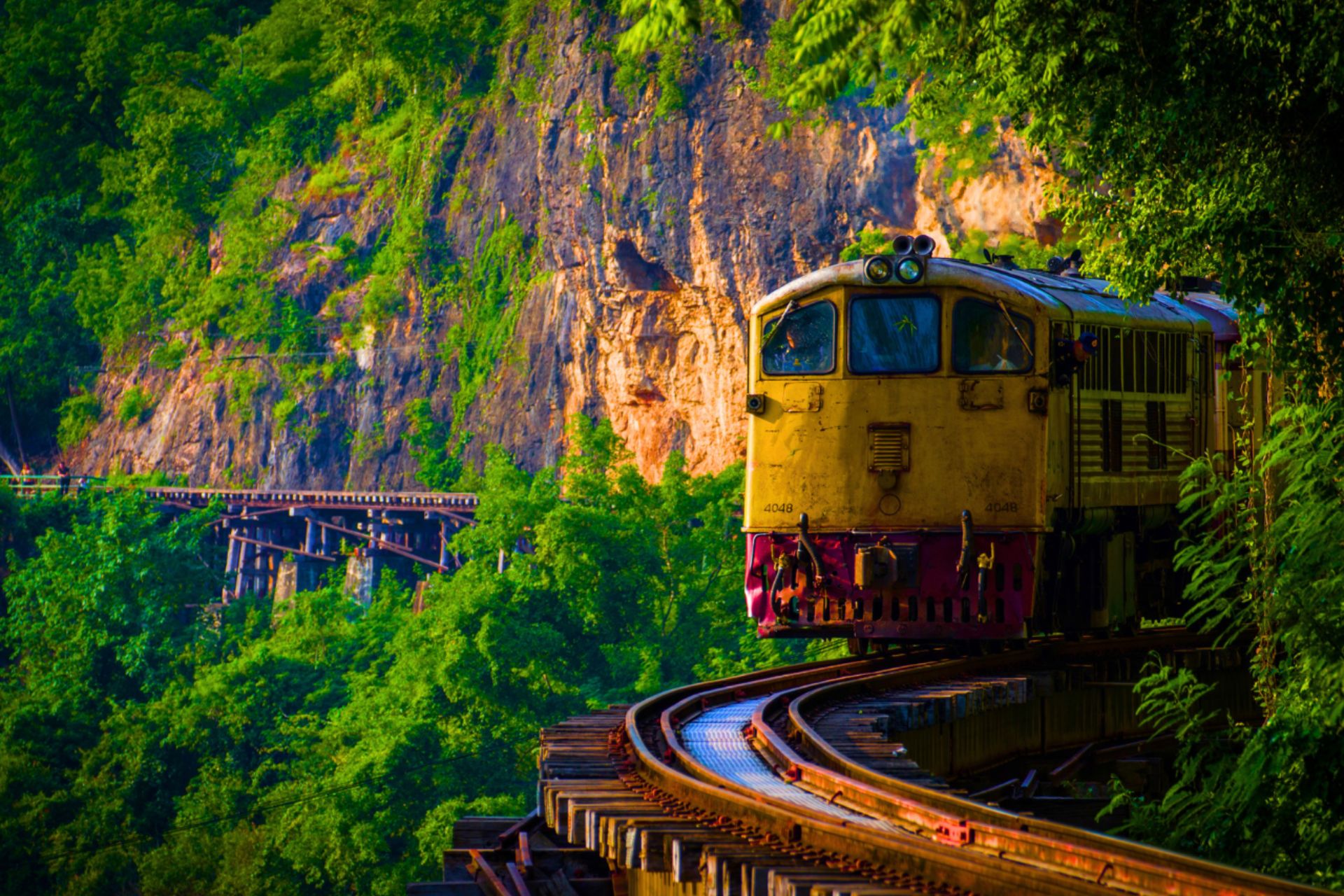ทัวร์จากกรุงเทพฯ: เส้นทางรถไฟสายมรณะและช่องเขาขาด พร้อมอาหารกลางวัน