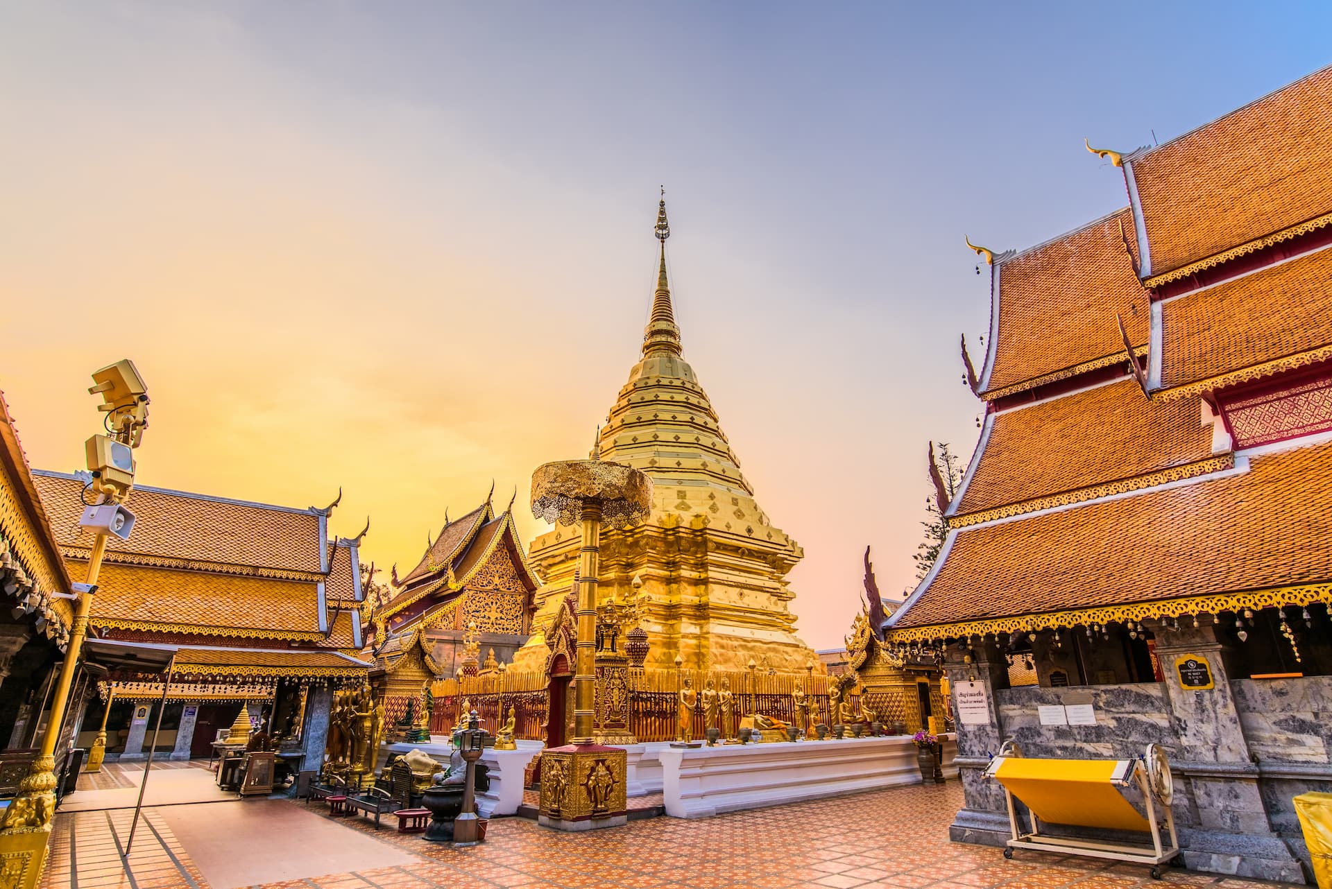 Chiang Mai: Doi Suthep & Wat Pha Lat by Local Red Truck 7:00 am